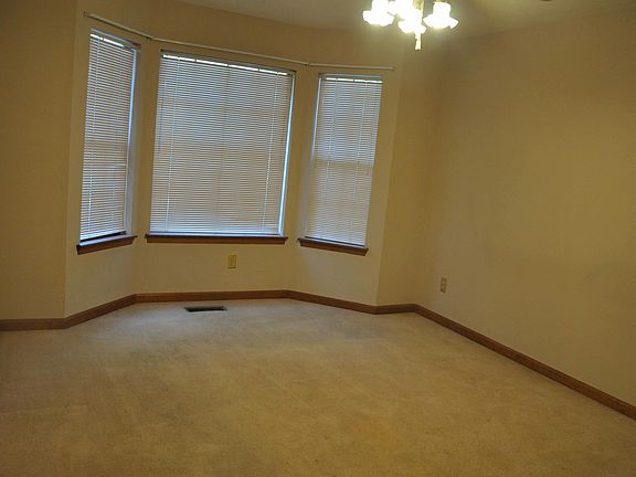 5th image of 639 Greenwich Dr