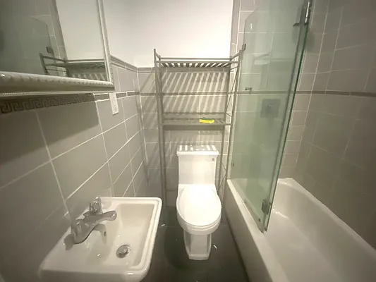 Rented by Batra Group Inc | media 9