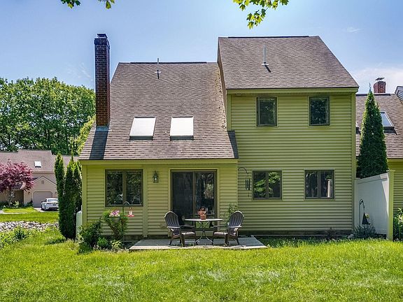 5th image of 18 Cedarbrook Drive E #18
