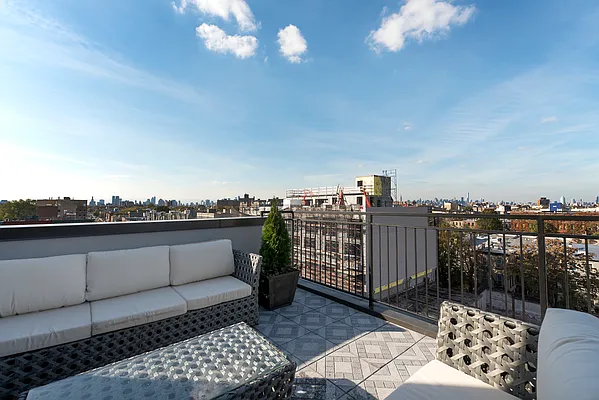 Rented by Bold New York | media 60