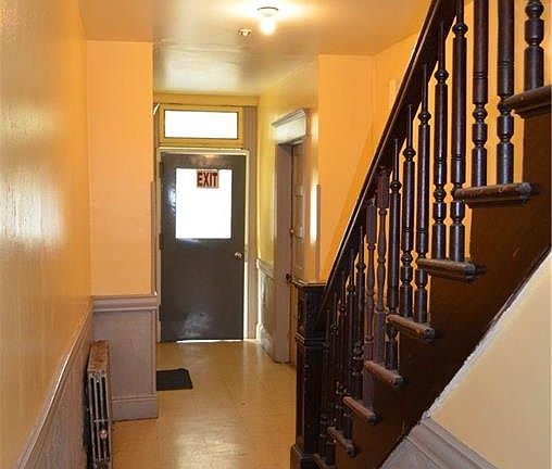 4th image of 359 Walnut St