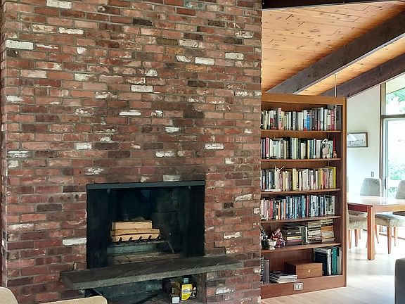 8ft wide working fireplace, upper level.
natural bluestone