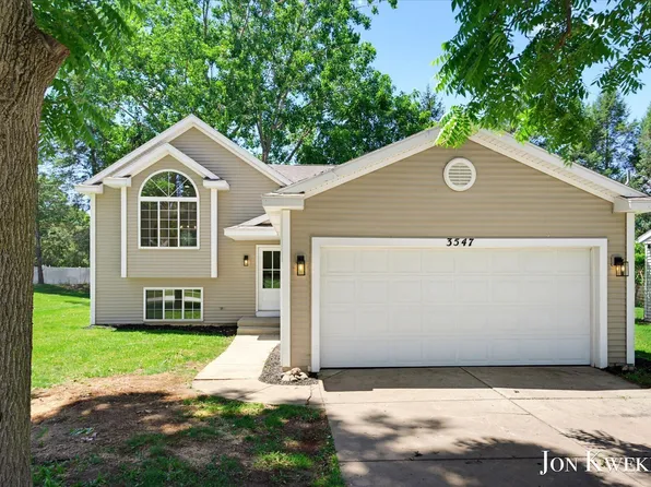 3547 Breton Valley Dr SE, Kentwood, MI 49512