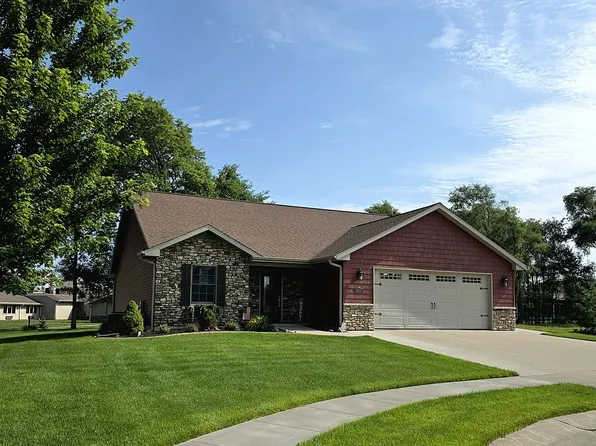1920 14th St, Camanche, IA 52730