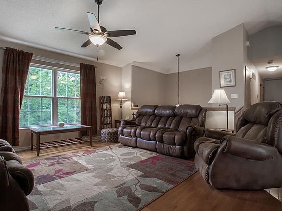 3rd image of 4458 Mockingbird Ln
