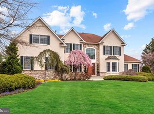18 Autumn Dr, Moorestown, NJ 08057