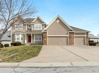 624 SW Derby Cir, Lees Summit, MO 64081