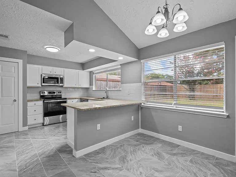 8122 Swan Meadow Ln — Photo 7