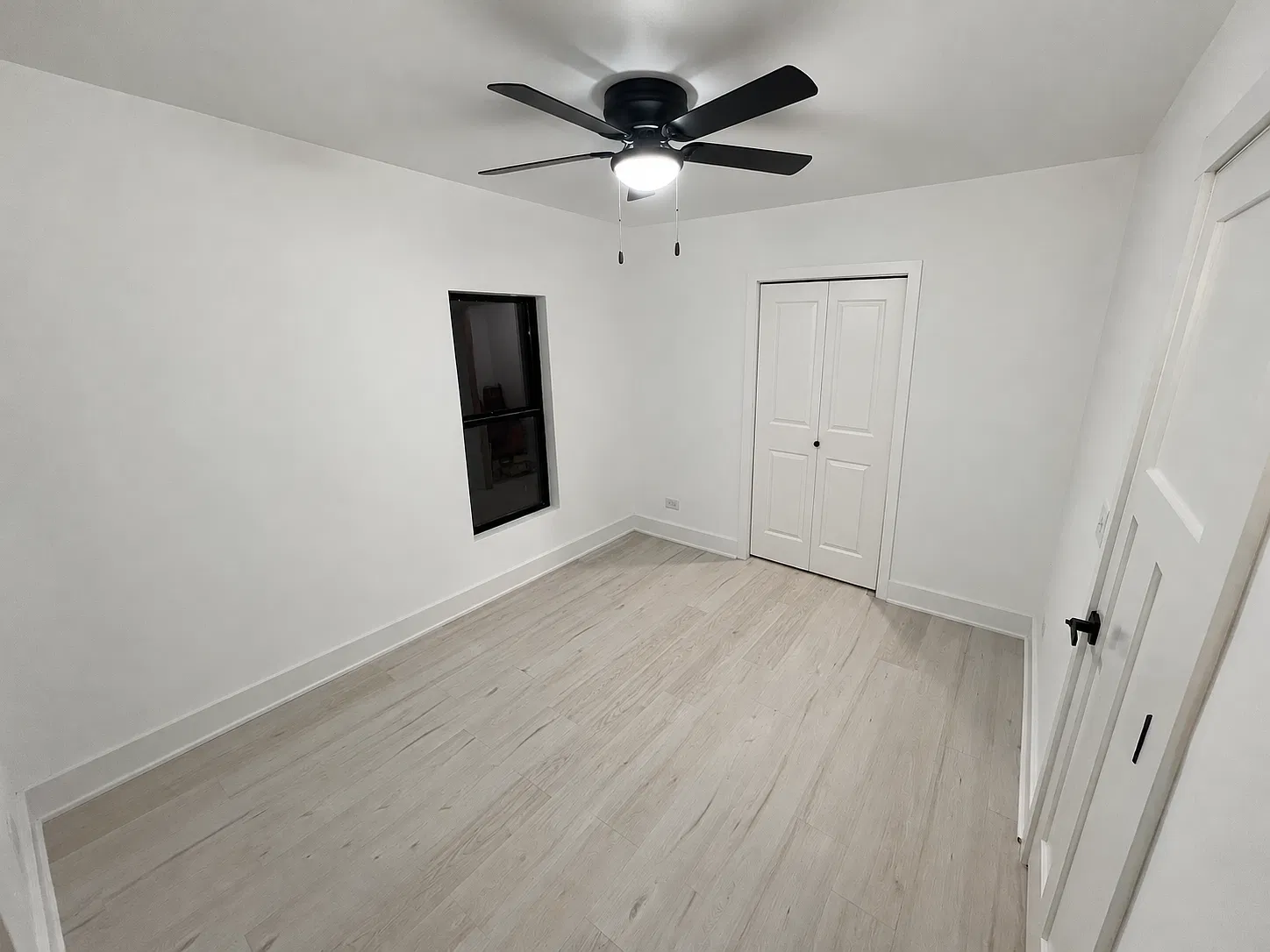 Remodeled Single Family House in Walking Distance of Mount Carroll — Photo 2