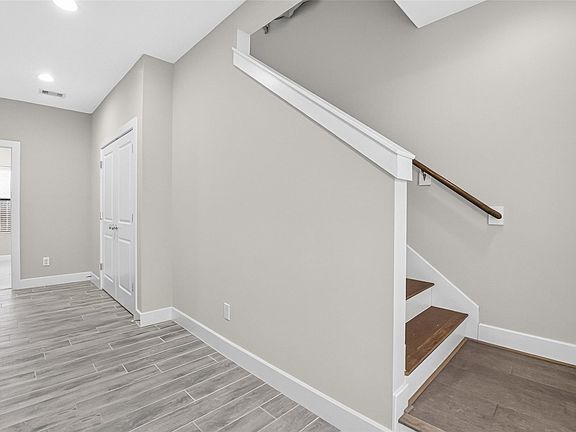 4th image of 404 Drennan St