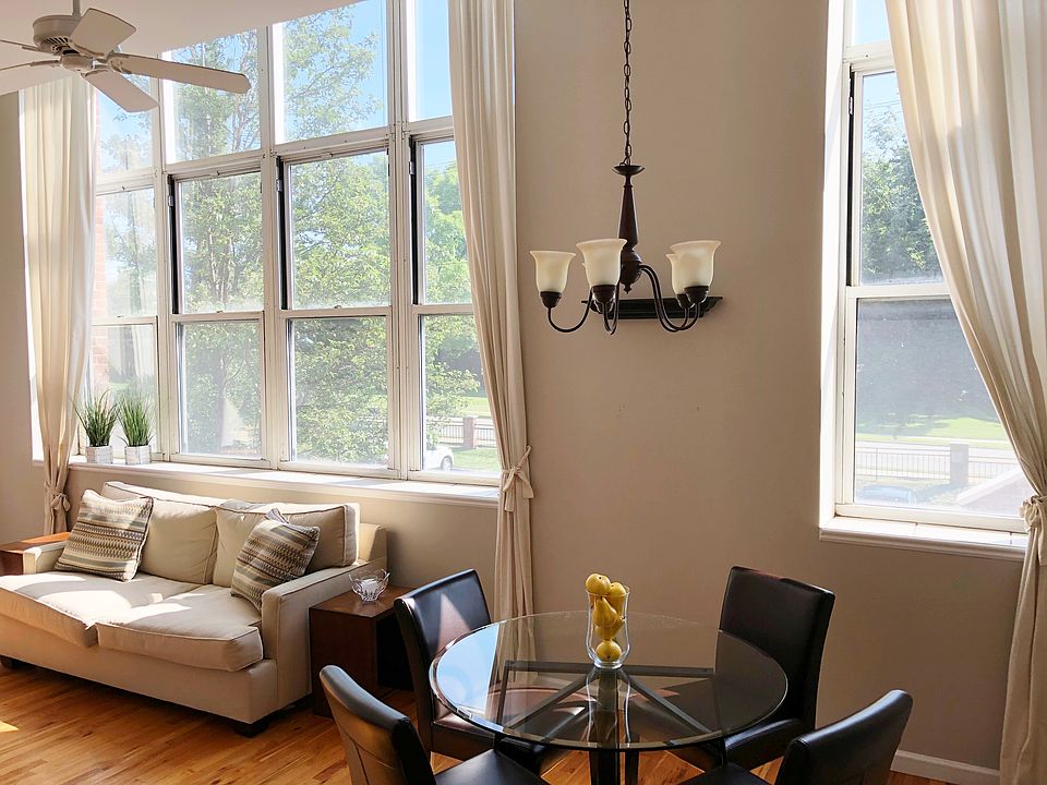 Sunny living/dining room 