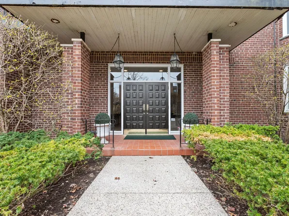 1290 N Western Ave APT 301, Lake Forest, IL 60045