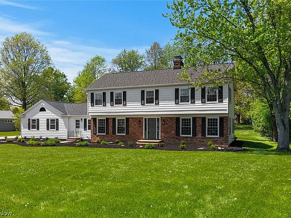 3rd image of 2560 Snowberry Ln