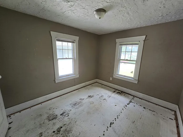 1363 E Johns Ave — Photo 14