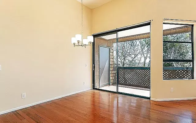 2 bed, 1010 sqft, $3,895 — Photo 4