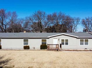 140 W South St, Benton, KS 67017