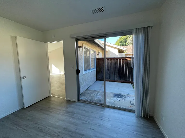 952 Pine Ave #B — Photo 19