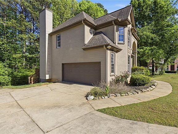 4th image of 3322 Hunters Hill Dr