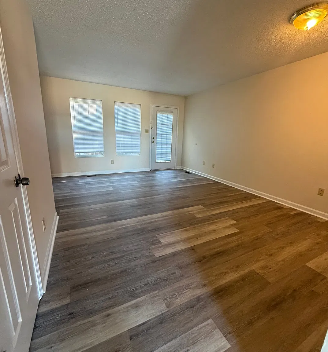 2 bed, 1.5 bath, 1100 sqft, $1,100 — Photo 3