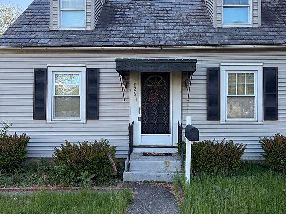 3rd image of 822 N Irving St #826