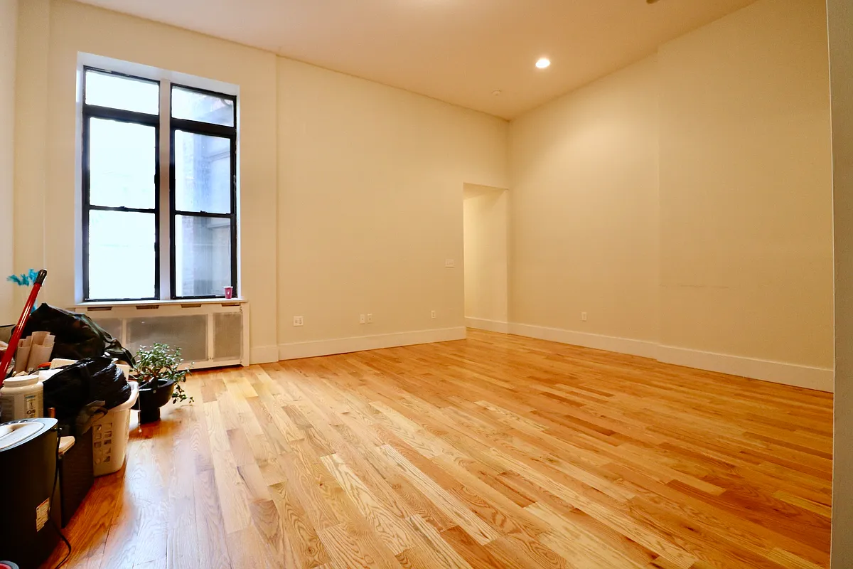 Building Photo - 45 W 75th St #1A