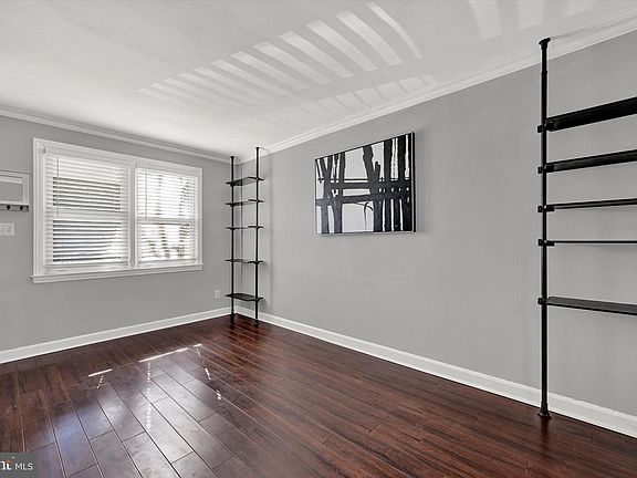 5th image of 3542 Benzinger Rd