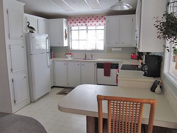 3rd image of 1255 Buena Vista Dr