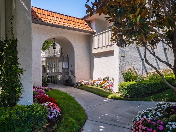 Barcelona Apartments | 11555 216th St, Lakewood, CA