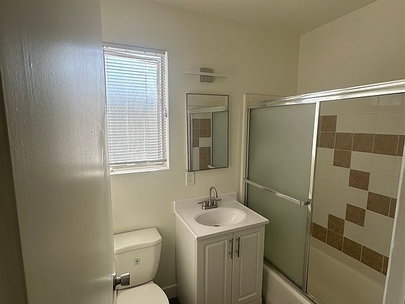 2nd image of 13737 Oxnard St #42