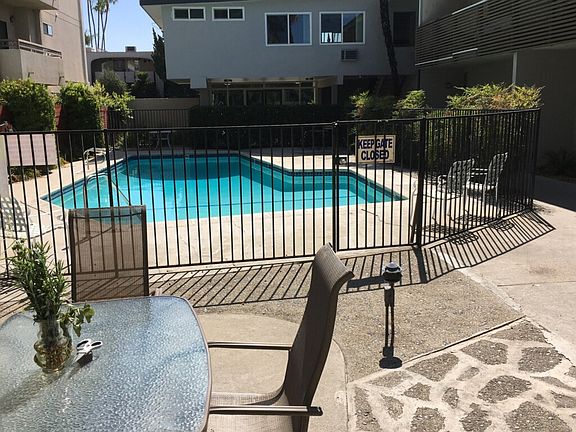 2nd image of 5239 Lindley Ave #1