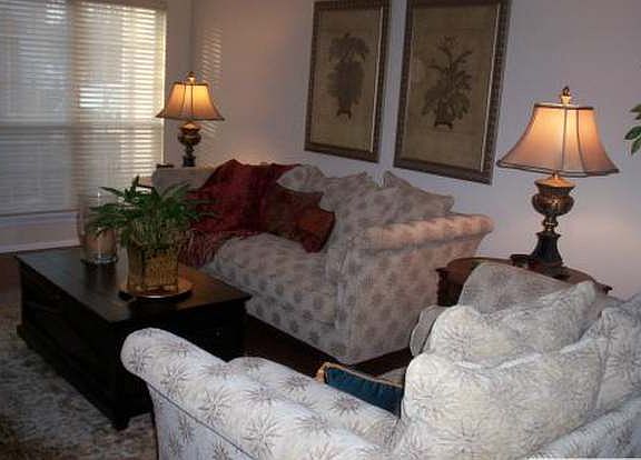 5th image of 303 Pheasant Run
