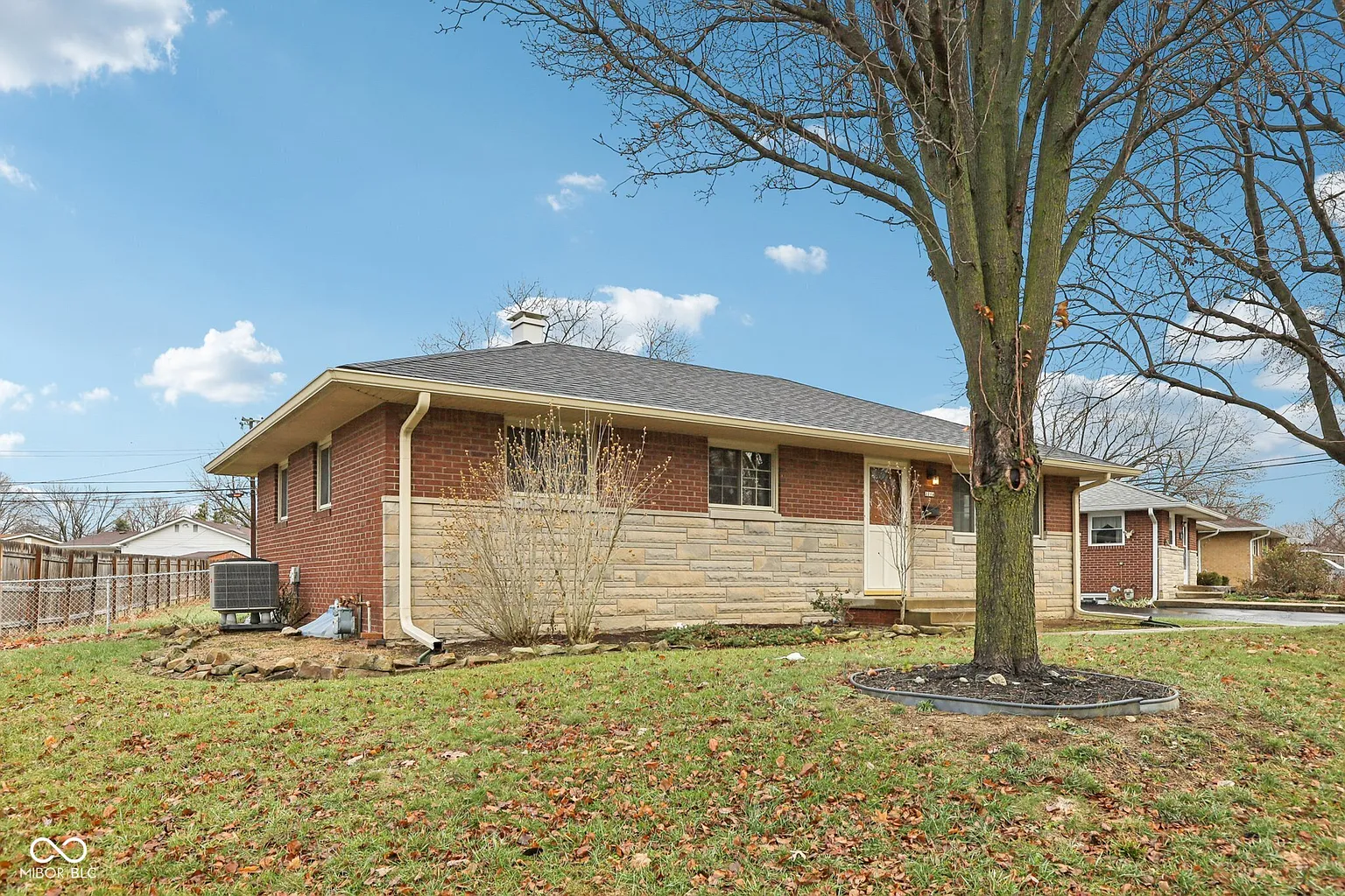 2214 Mann Dr photo 1