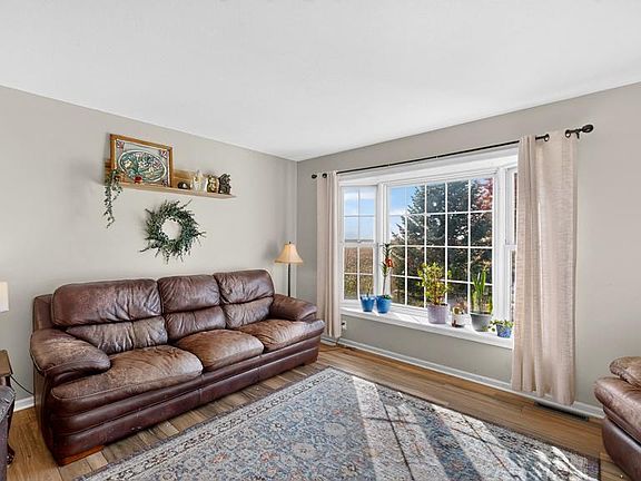 3rd image of 1111 2nd St SE