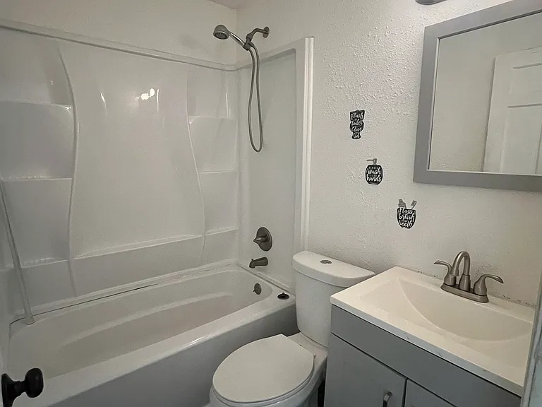 6000 Eaton Dr — Photo 6