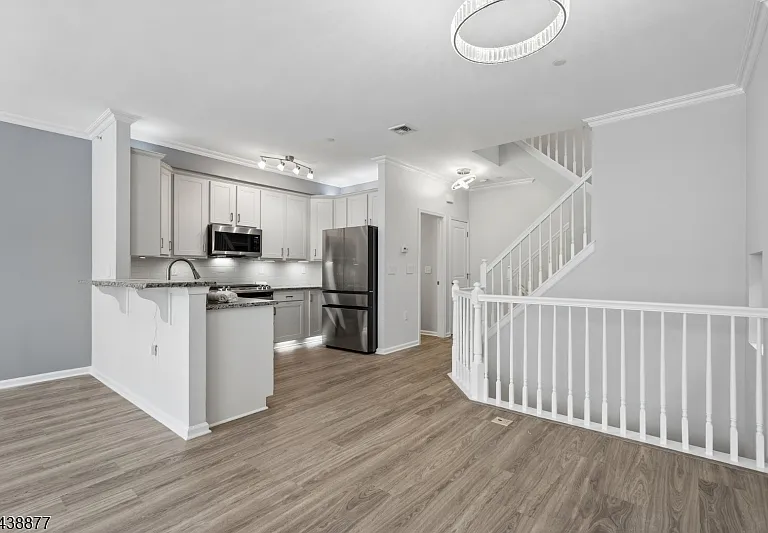 612 Lopez Ln — Photo 8