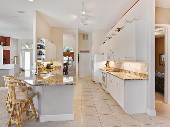 5th image of 6657 Merryvale Ln