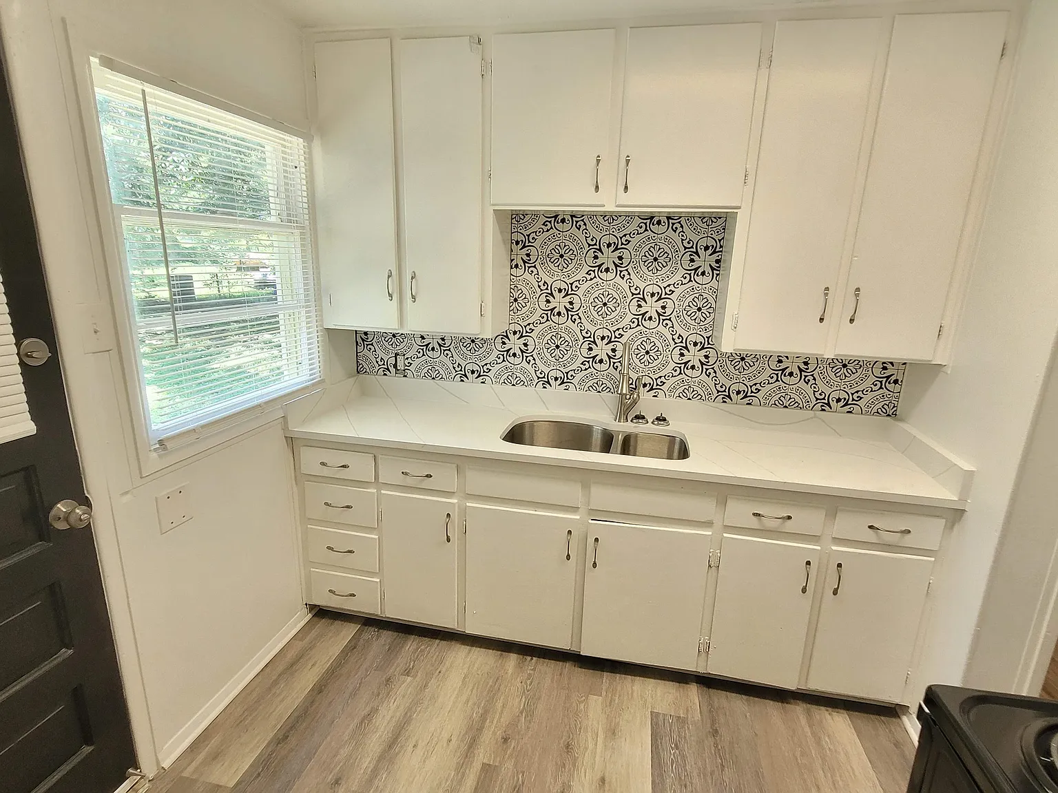 3 bed, 1108 sqft, $1,995 — Photo 2