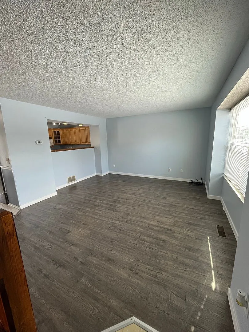 3-Bedroom, 1.5-Bathroom Home in Hilliard — Photo 2