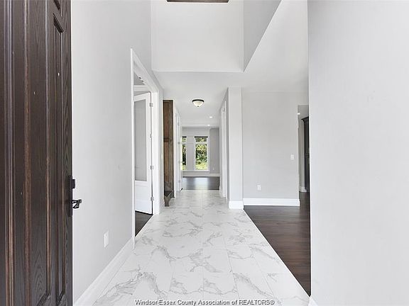 3rd image of 566 Maguire St