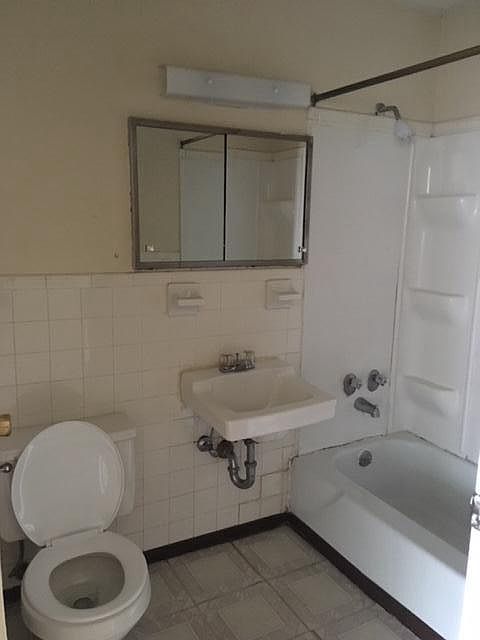2nd image of 887 Asylum Ave APT C11