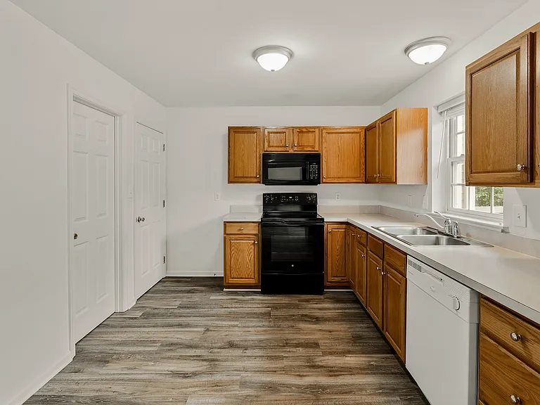 Mill Creek Manor — Photo 24