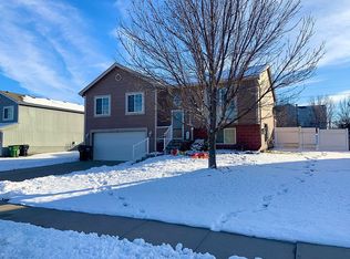 909 Edgewater Dr, Papillion, NE 68046