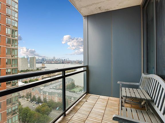 4th image of 389 Washington St APT 23E