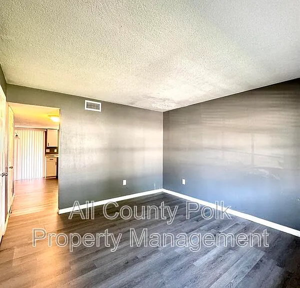 1415 Ridge Lake Ct — Photo 4