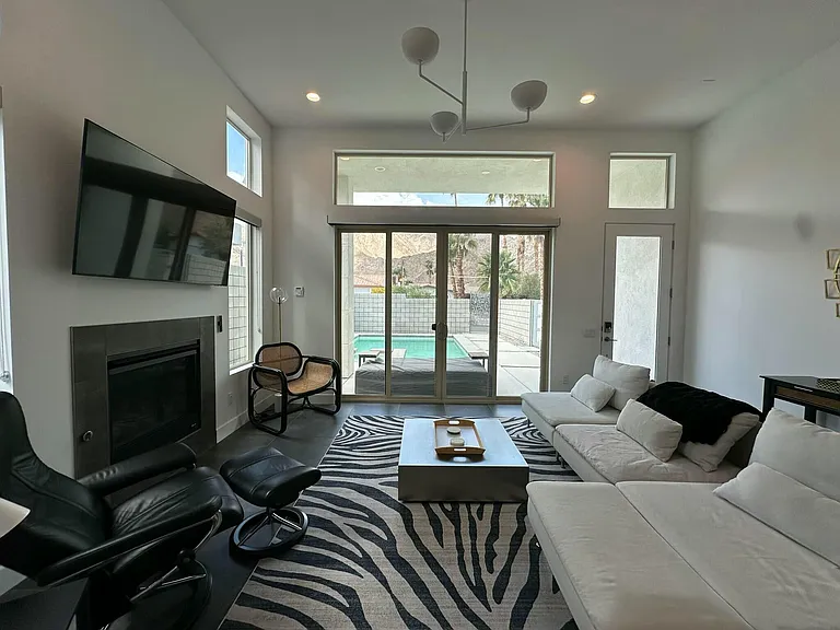 54620 Avenida Juarez — Photo 7