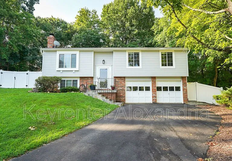5901 Beech Tree Dr — Photo 1
