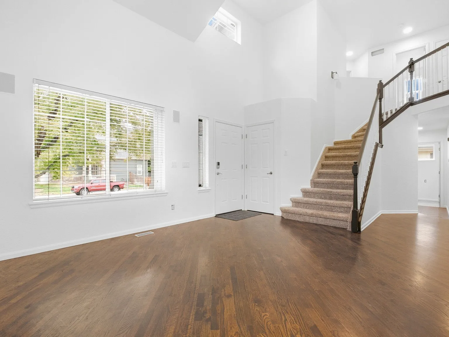 4 bed, 2.5 bath, 2083 sqft, $3,500 — Photo 4