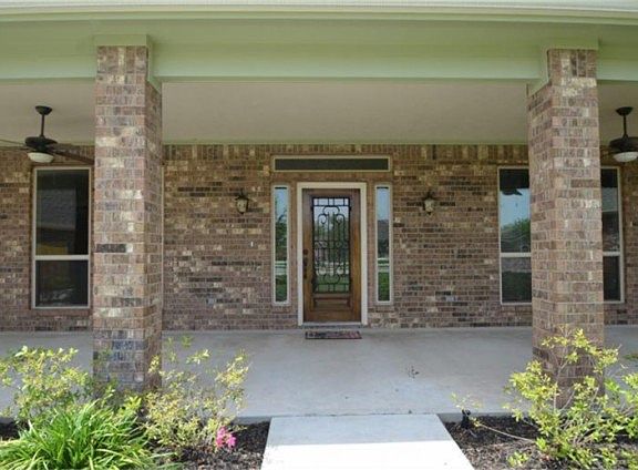 4th image of 213 Village Dr