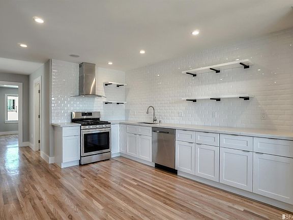 4th image of 216 Bridgeview Dr