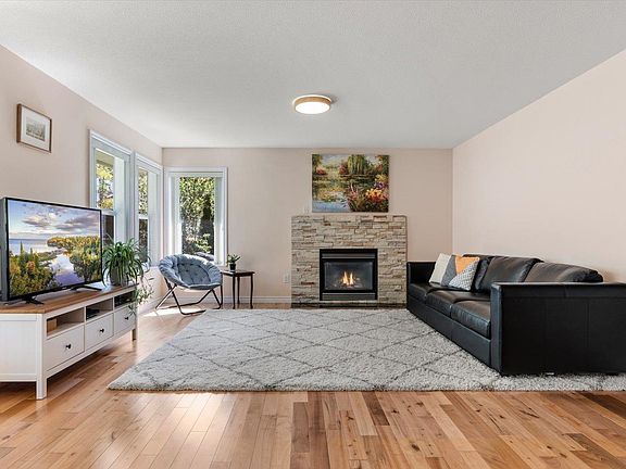 4th image of 7304 Mount Thurston Dr
